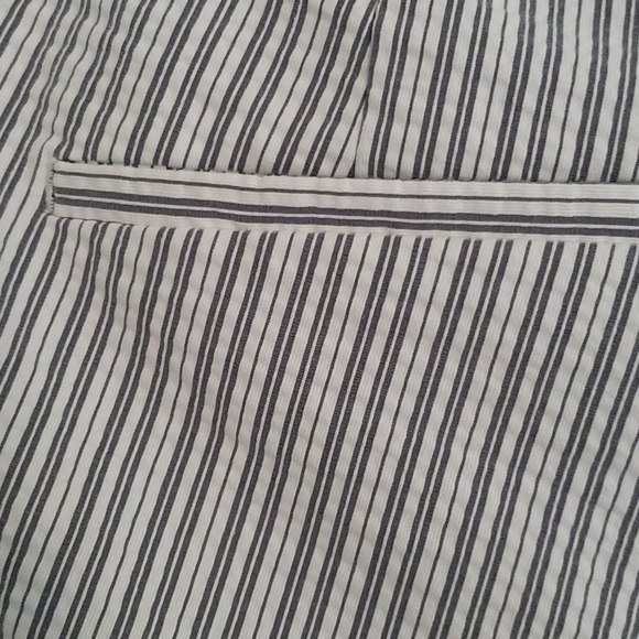 Banana Republic Gray and White Striped Cropped Pants - Picture 8 of 14